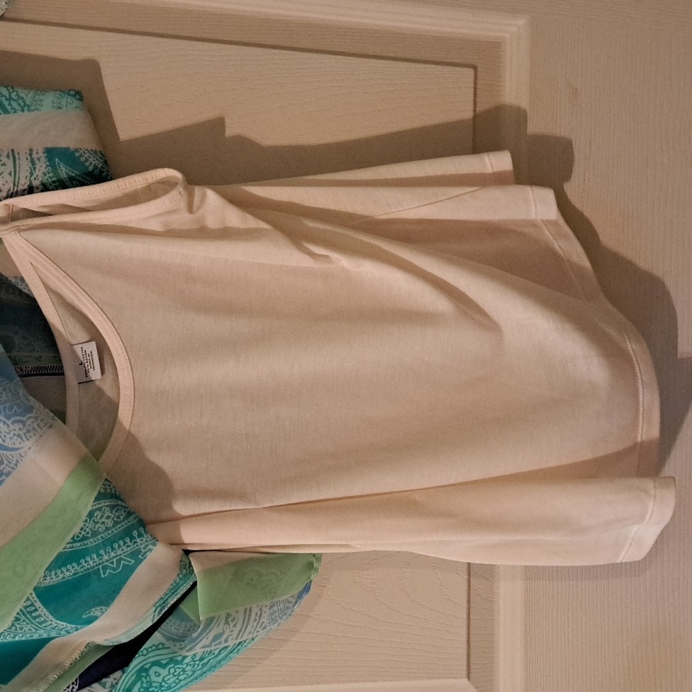 Liz Claiborne Blue and Green Boxy Short Sleeve Blouse - Picture 3 of 3